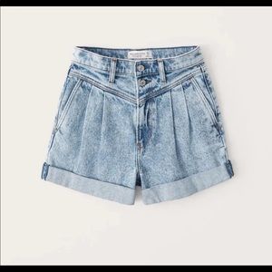 NWT Abercrombie & Fitch High Rise Mom Shorts, 28